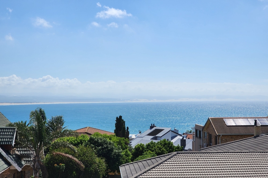 5 Bedroom Property for Sale in Wavecrest Eastern Cape
